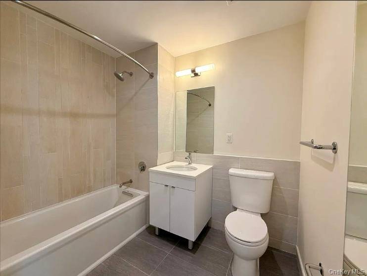 25-21 43rd AVE, Long Island City, NY 11101