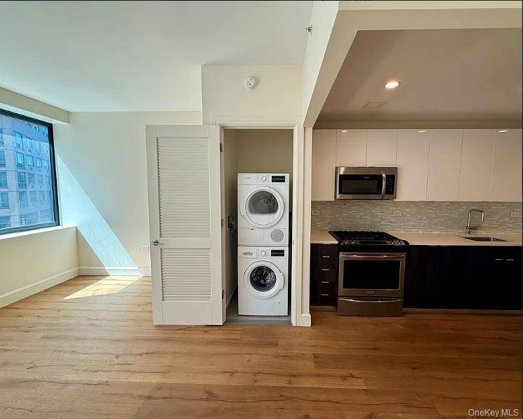 25-21 43rd AVE, Long Island City, NY 11101