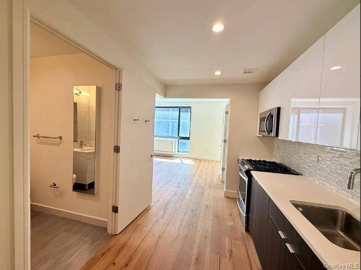 25-21 43rd AVE, Long Island City, NY 11101
