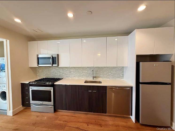 25-21 43rd AVE, Long Island City, NY 11101