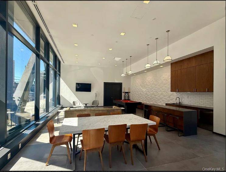 25-21 43rd AVE, Long Island City, NY 11101