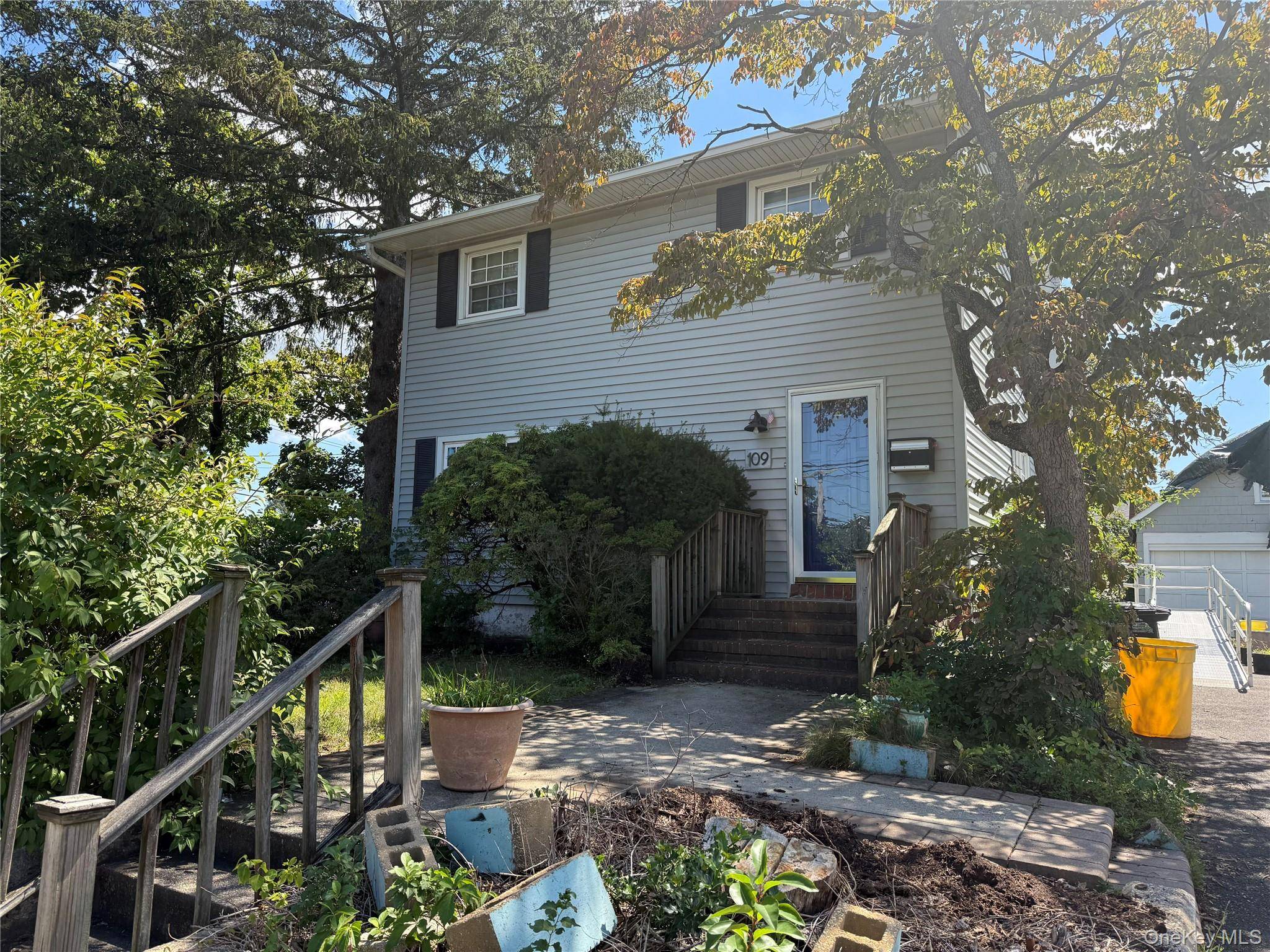 109 Cherry DR, Plainview, NY 11803