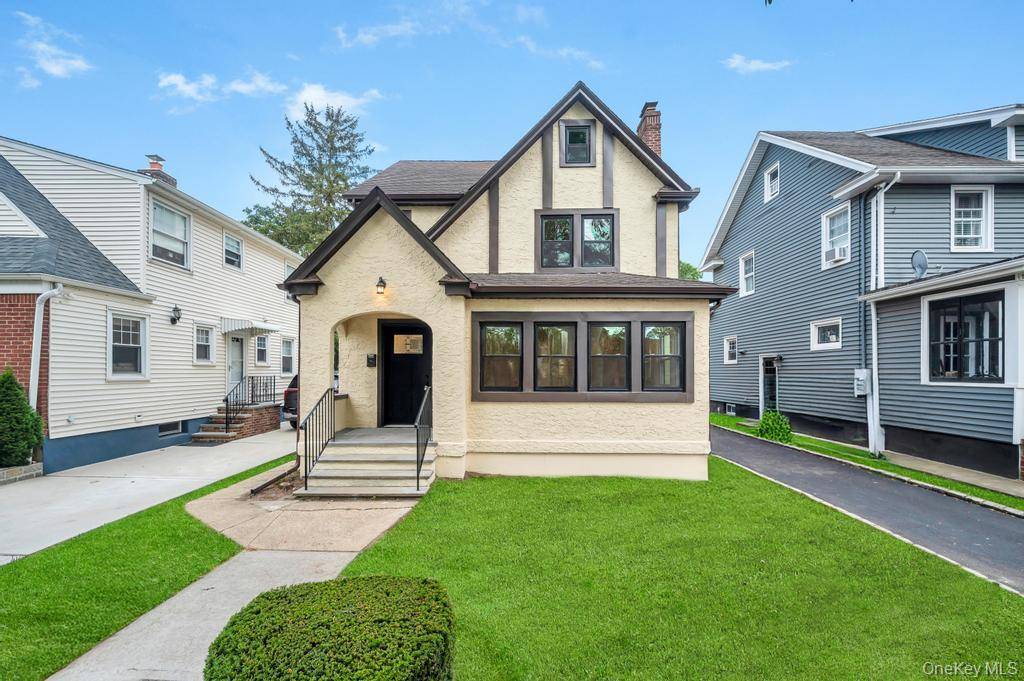103 Calla AVE, Floral Park, NY 11001
