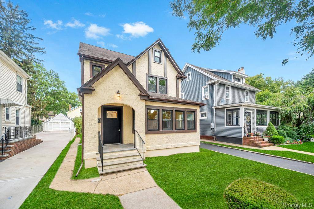 103 Calla AVE, Floral Park, NY 11001
