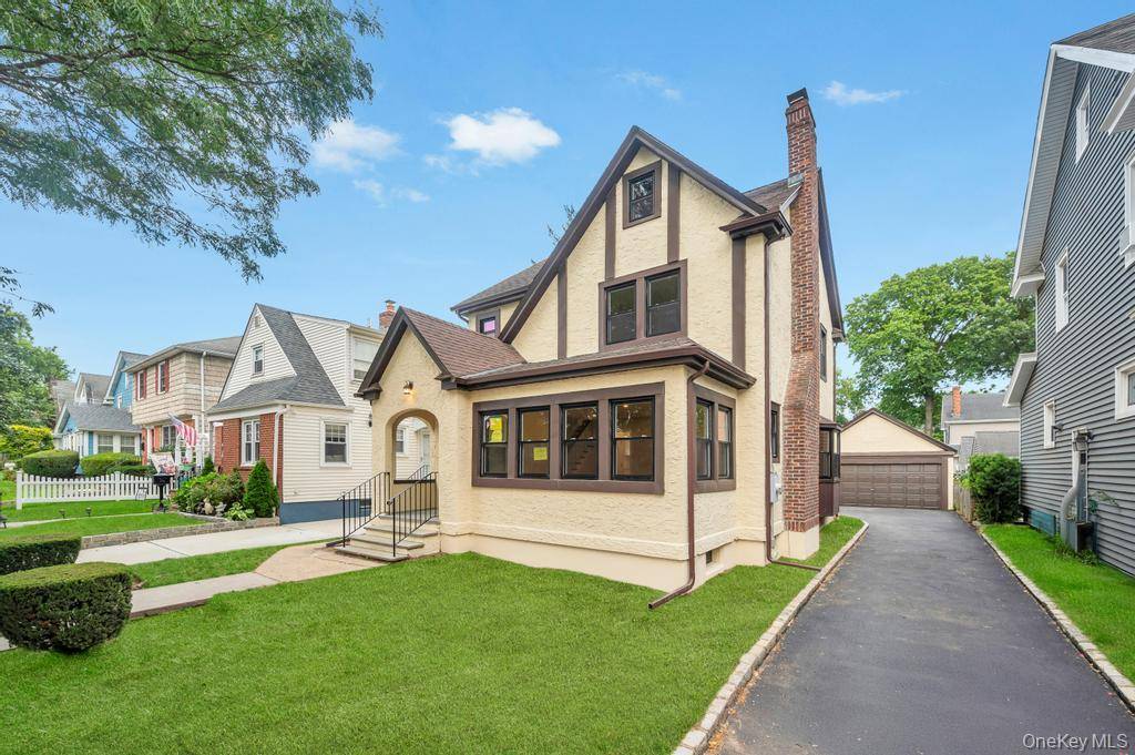 103 Calla AVE, Floral Park, NY 11001