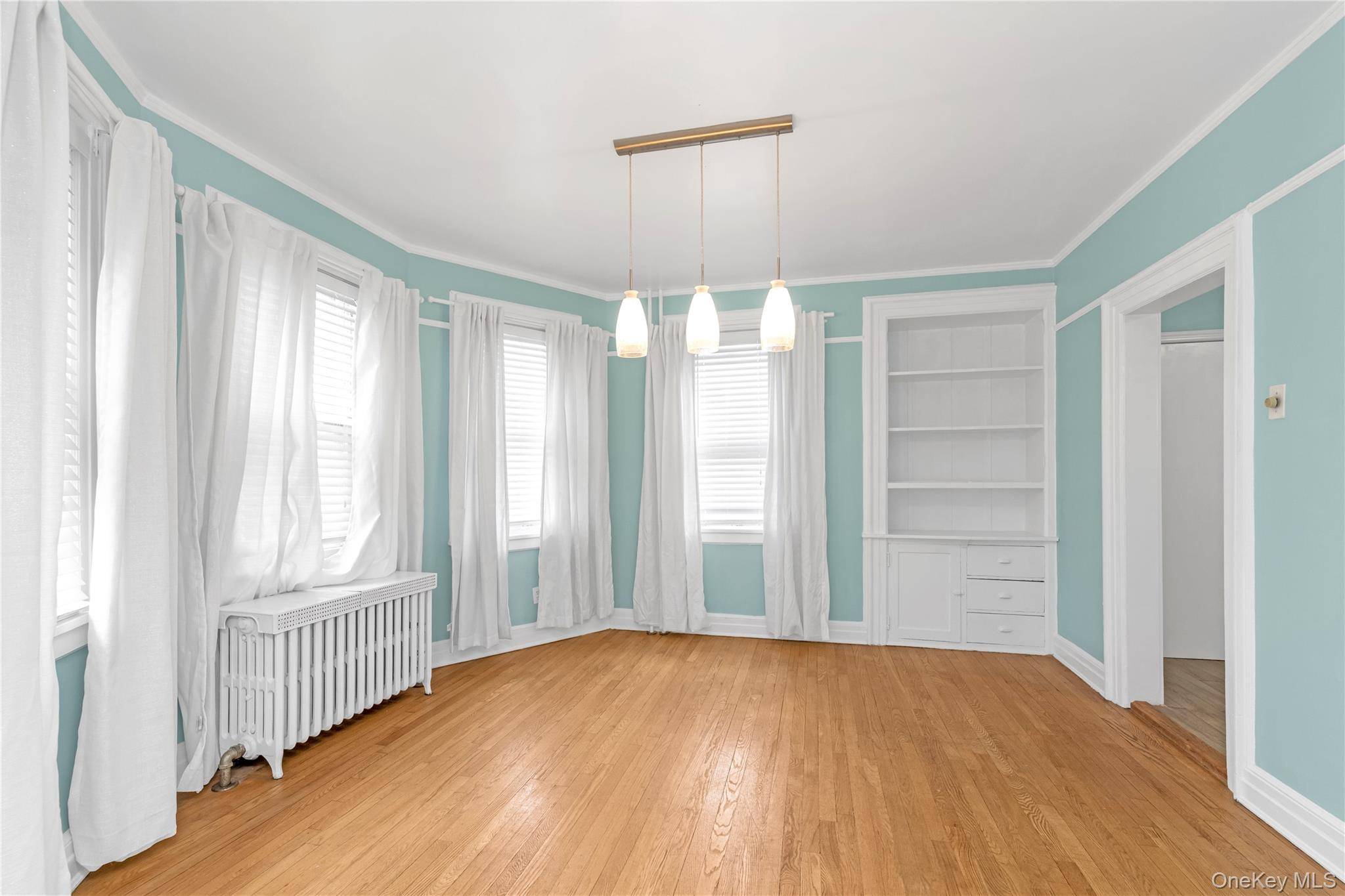 24 Walnut ST, Westbury, NY 11590
