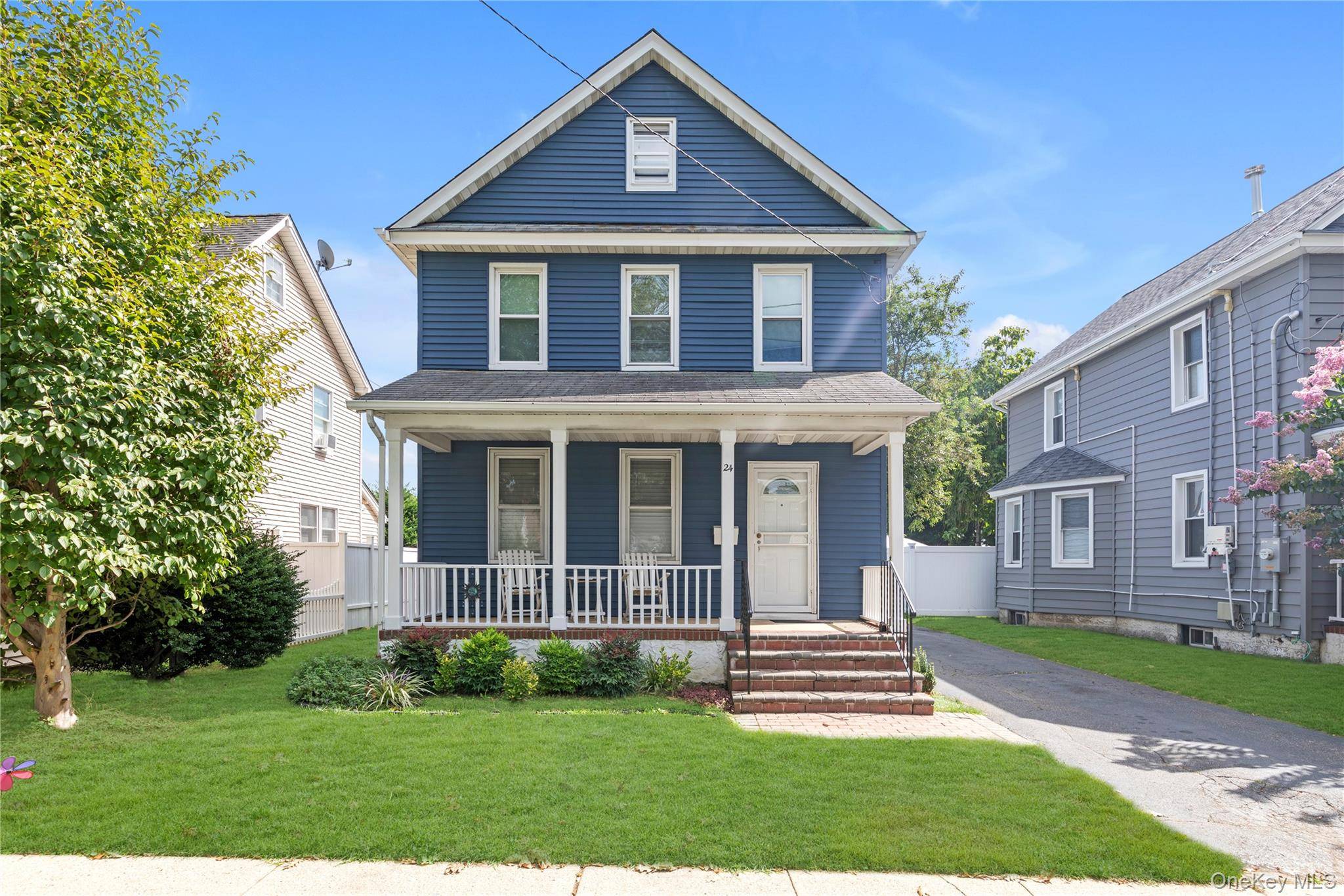 24 Walnut ST, Westbury, NY 11590