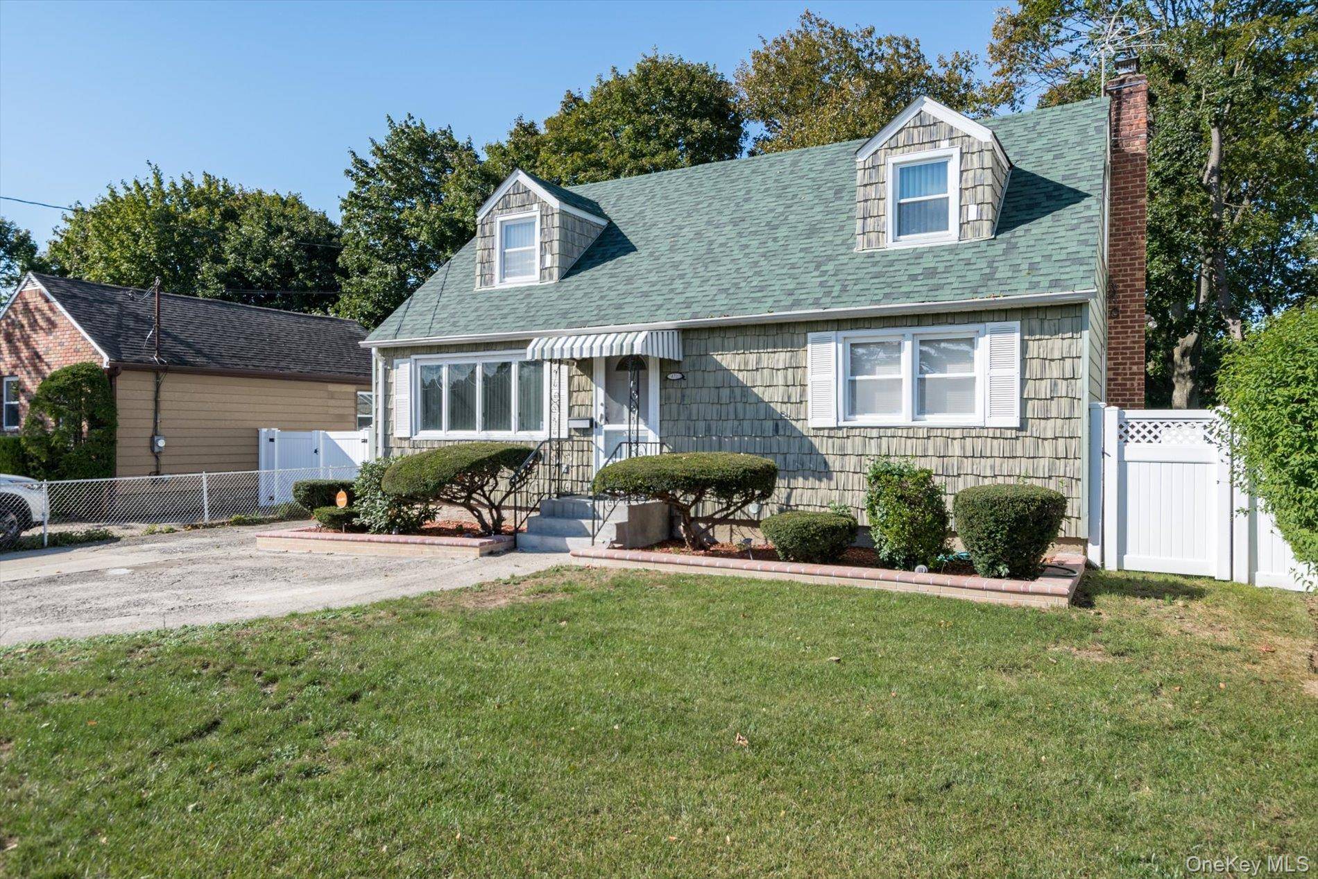 472 Emerson ST, Uniondale, NY 11553