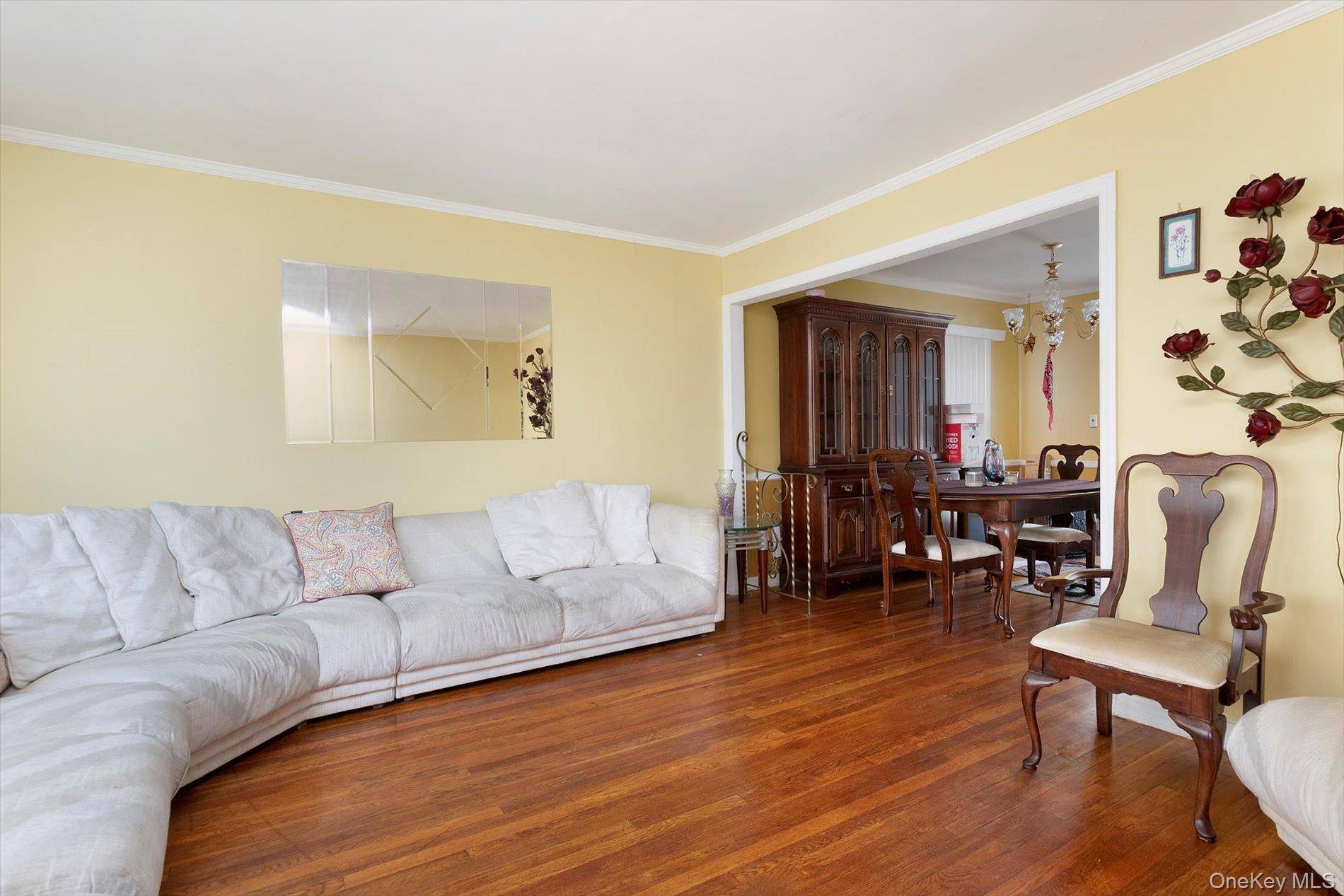 472 Emerson ST, Uniondale, NY 11553