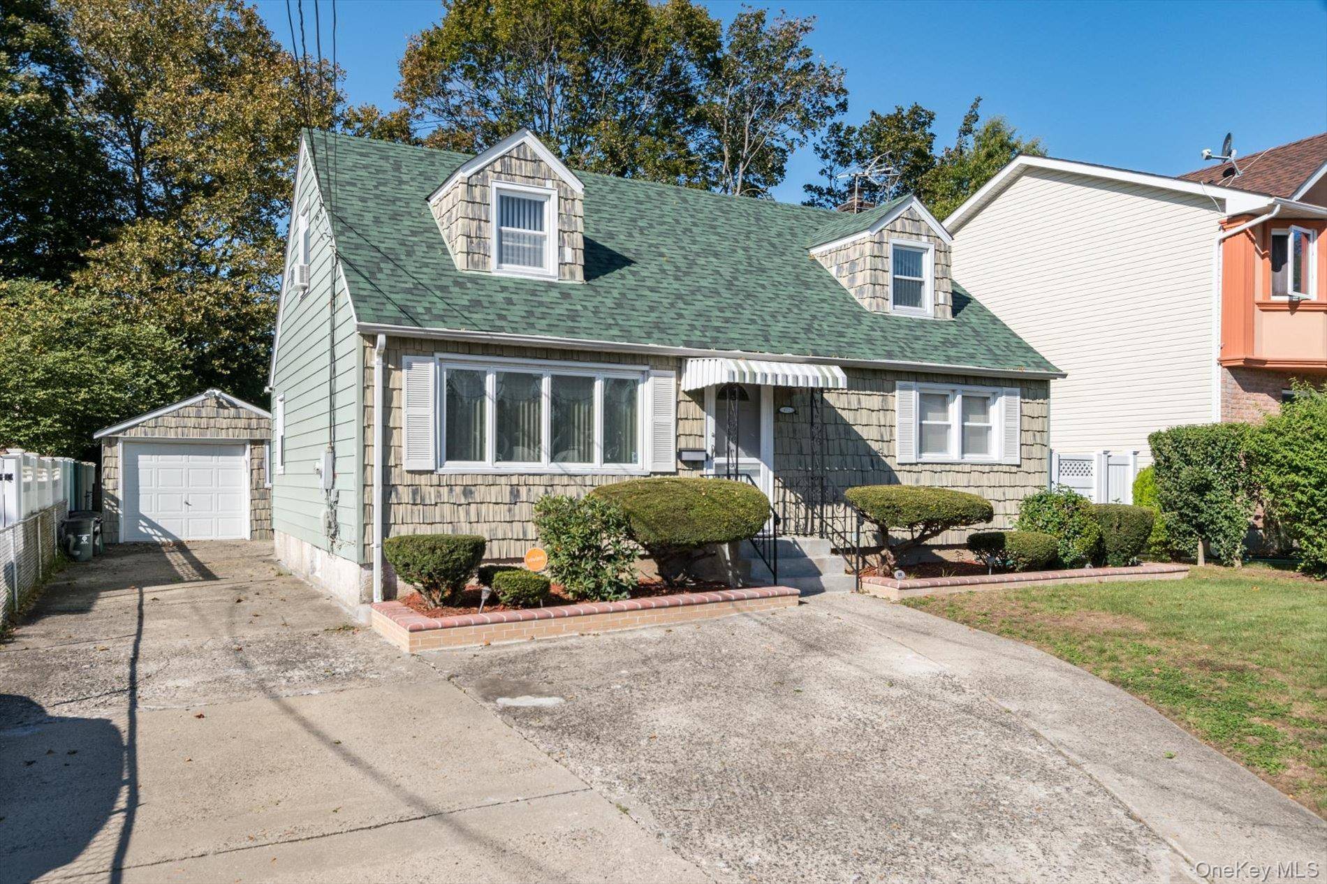 472 Emerson ST, Uniondale, NY 11553