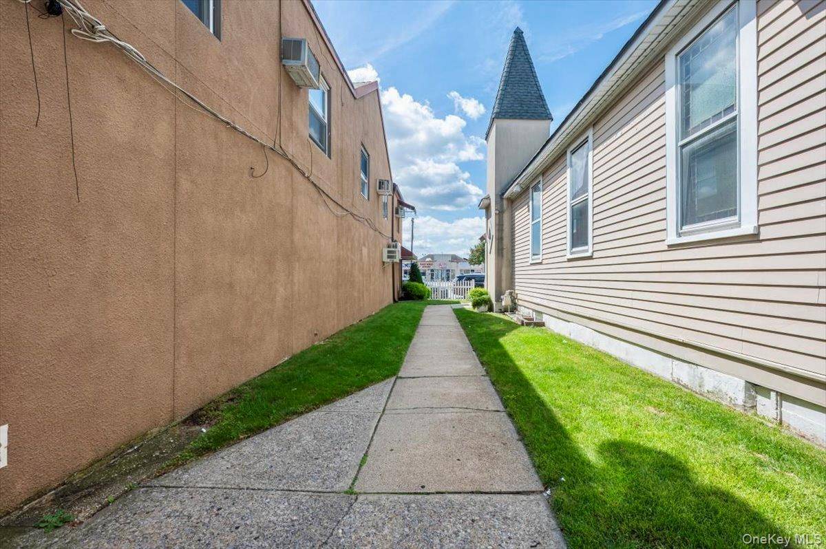 107-109 Broadway #107, Hicksville, NY 11801