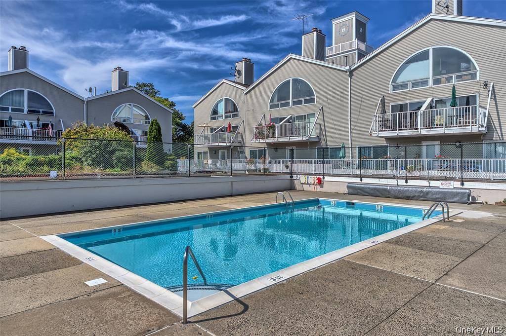 18 Windward LN #17, Bronx, NY 10464