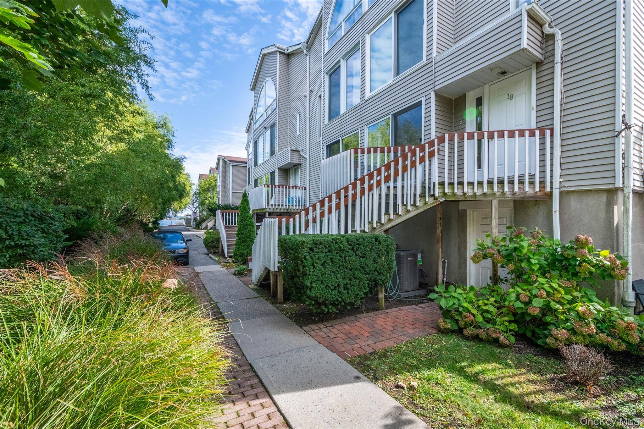 18 Windward LN #17, Bronx, NY 10464