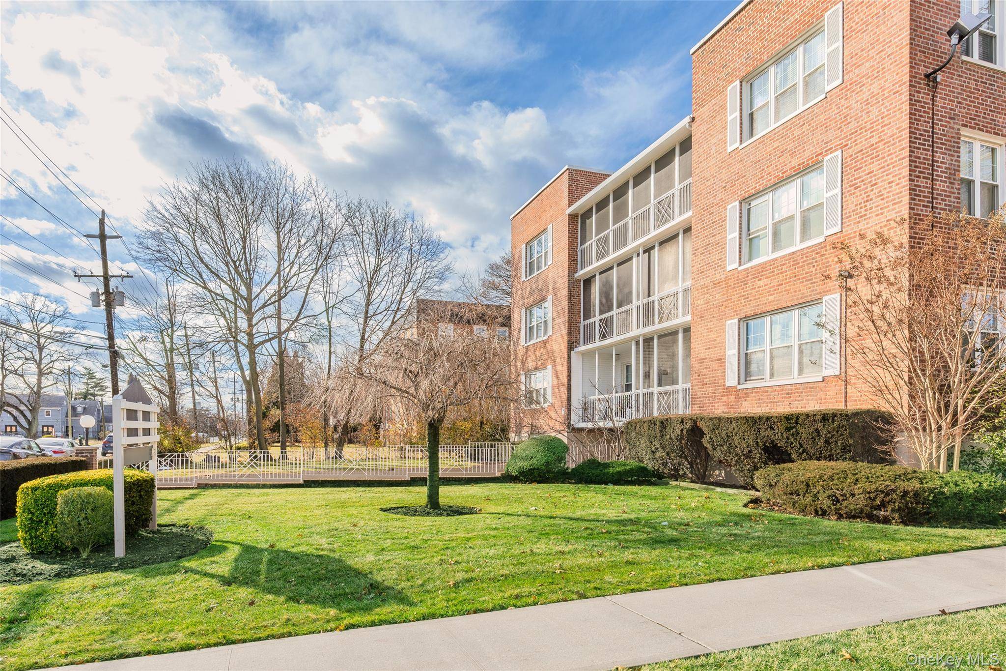 240 Central AVE #2F, Lawrence, NY 11559