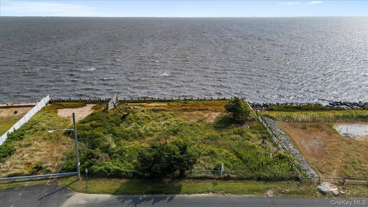 20 S Breeze DR, East Patchogue, NY 11772