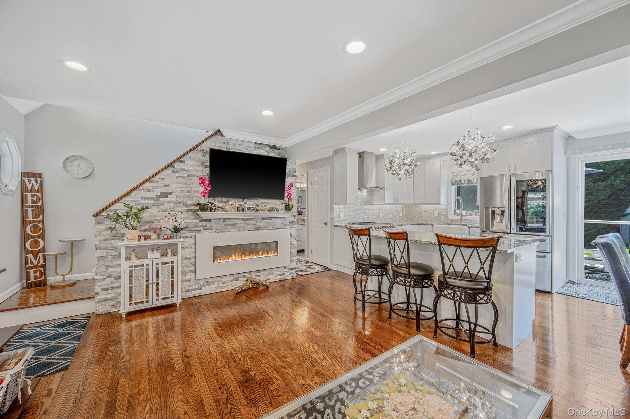 8 Paynes LN, East Quogue, NY 11942