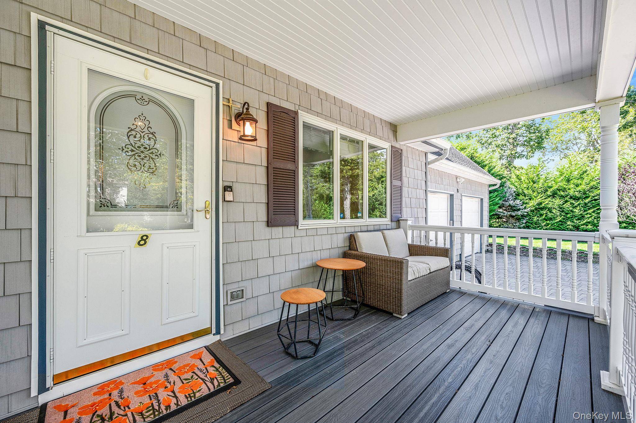 8 Paynes LN, East Quogue, NY 11942