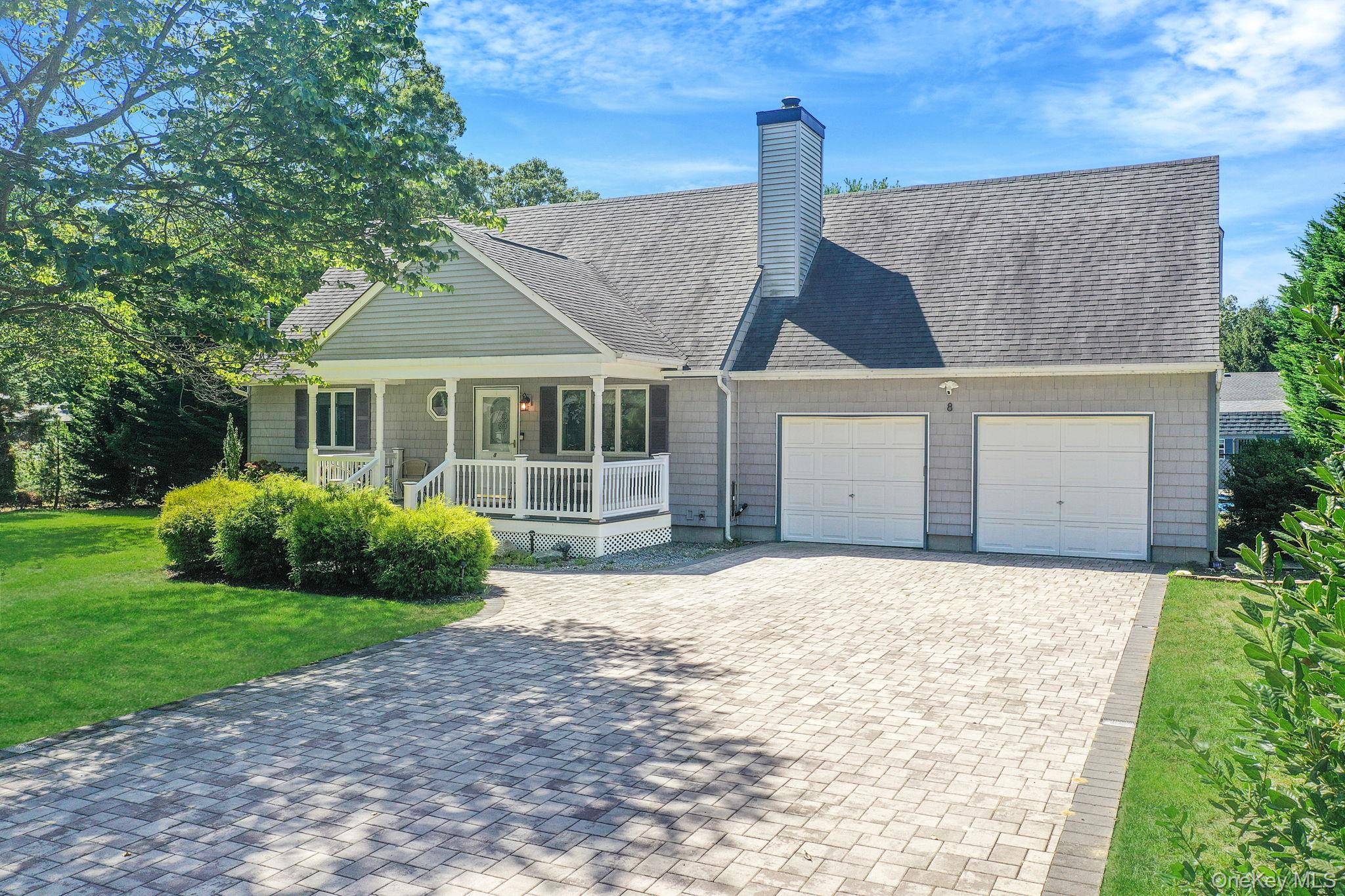 8 Paynes LN, East Quogue, NY 11942