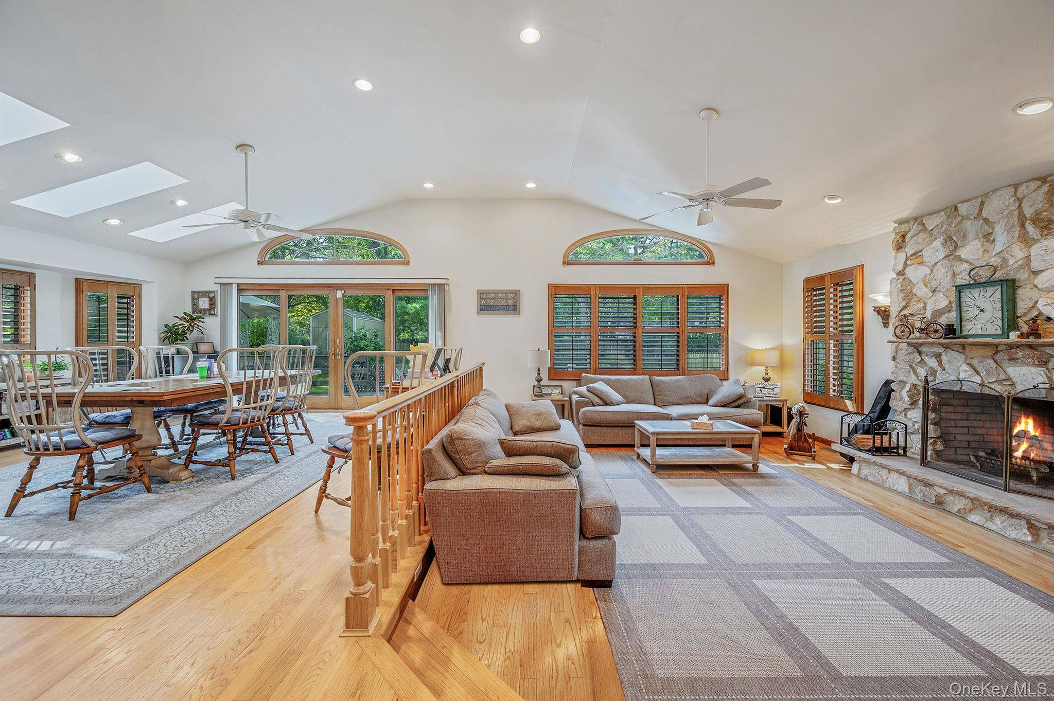 6 Bay DR, Hampton Bays, NY 11946