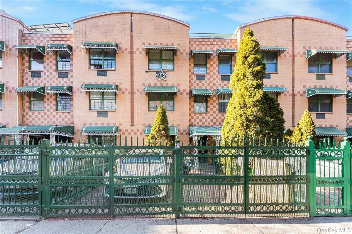 1475 Crotona PL, Bronx, NY 10456