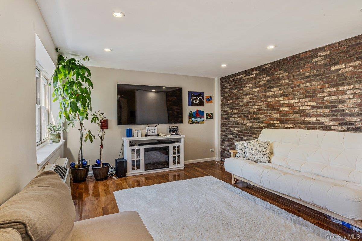 144-55 Melbourne AVE #6E, Flushing, NY 11367