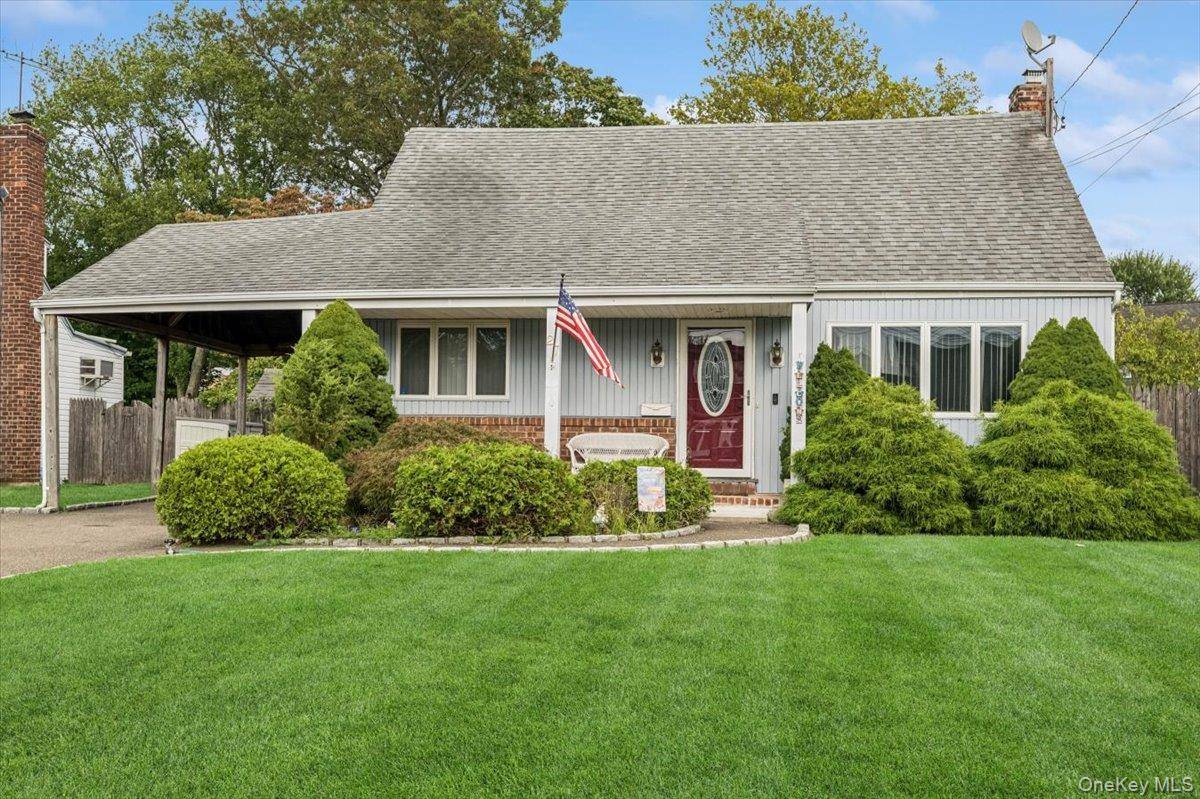 27 Mell Drive, North Babylon, NY 11703