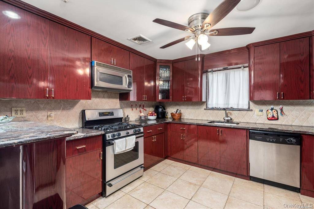161-36 95th ST, Howard Beach, NY 11414