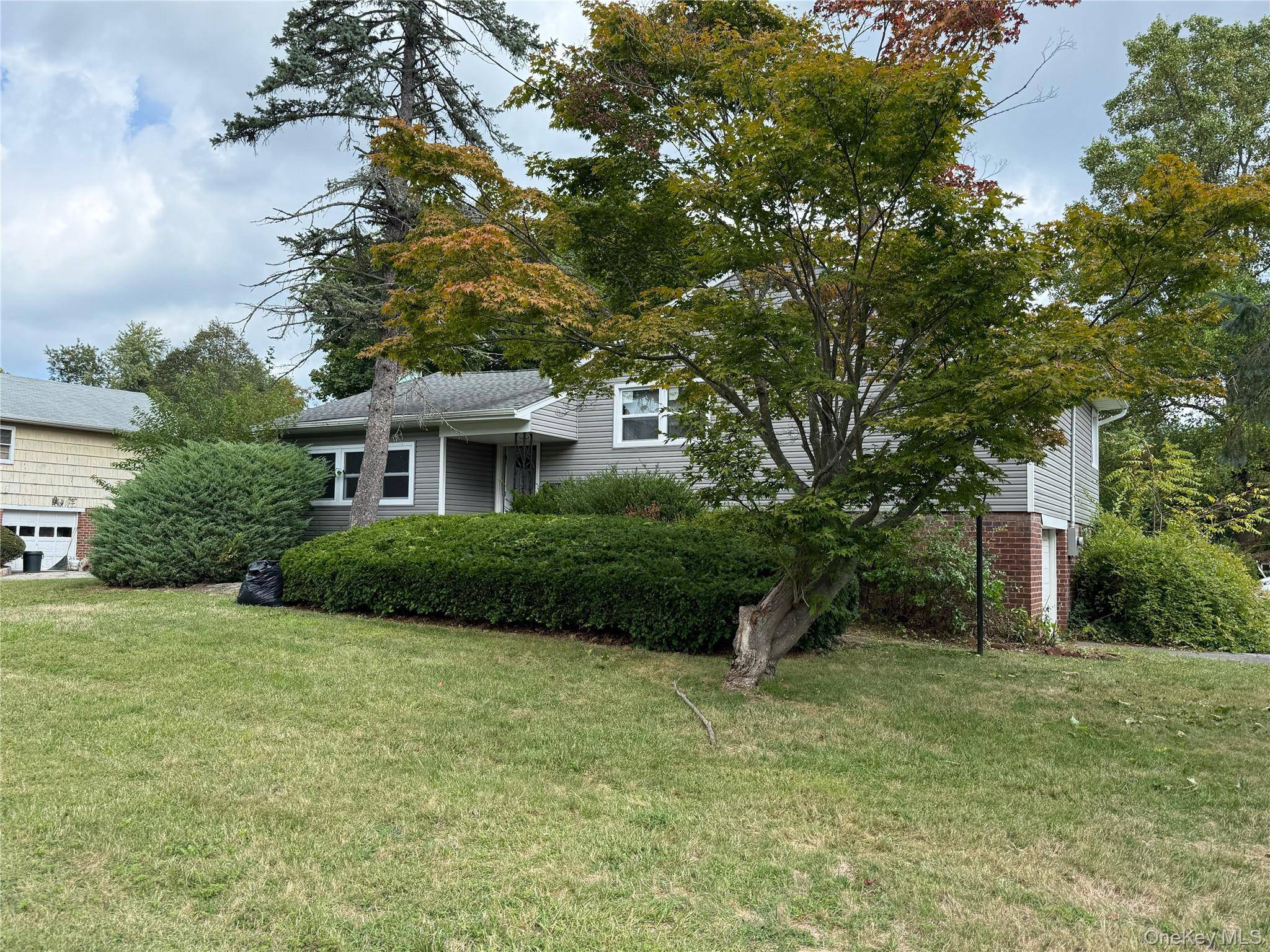 6 Albermarle AVE, Huntington Station, NY 11746