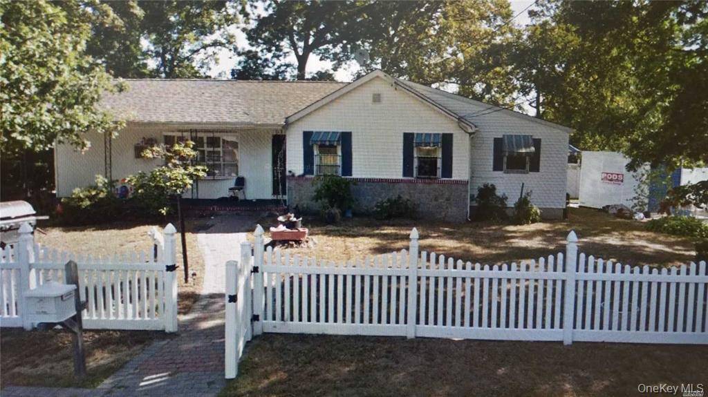 7 Ash PL, Wyandanch, NY 11798