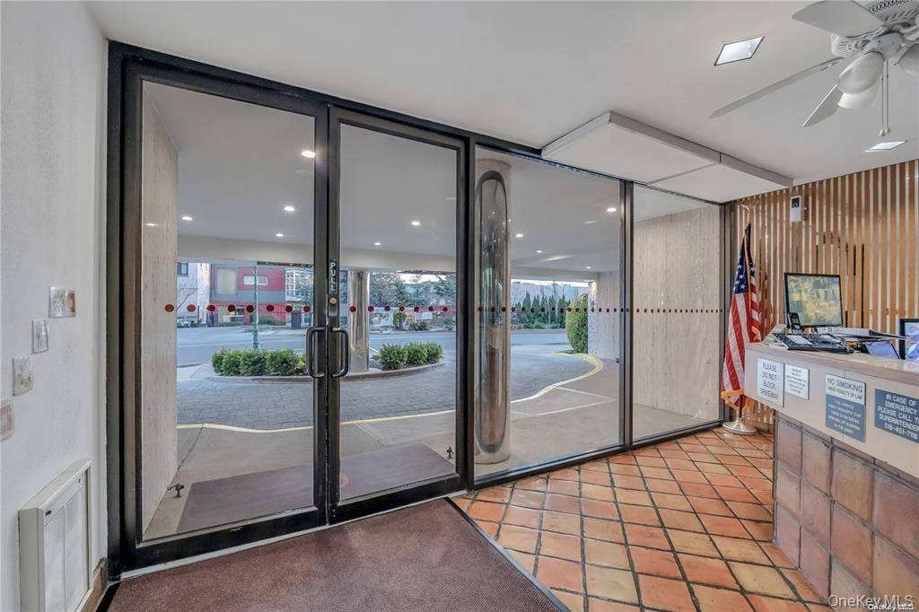 376 Central AVE #3-V, Lawrence, NY 11559