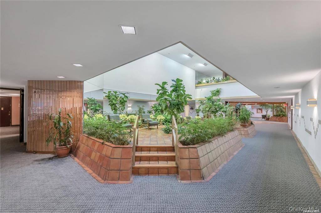 376 Central AVE #3-V, Lawrence, NY 11559