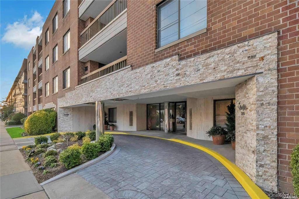 376 Central AVE #3-V, Lawrence, NY 11559