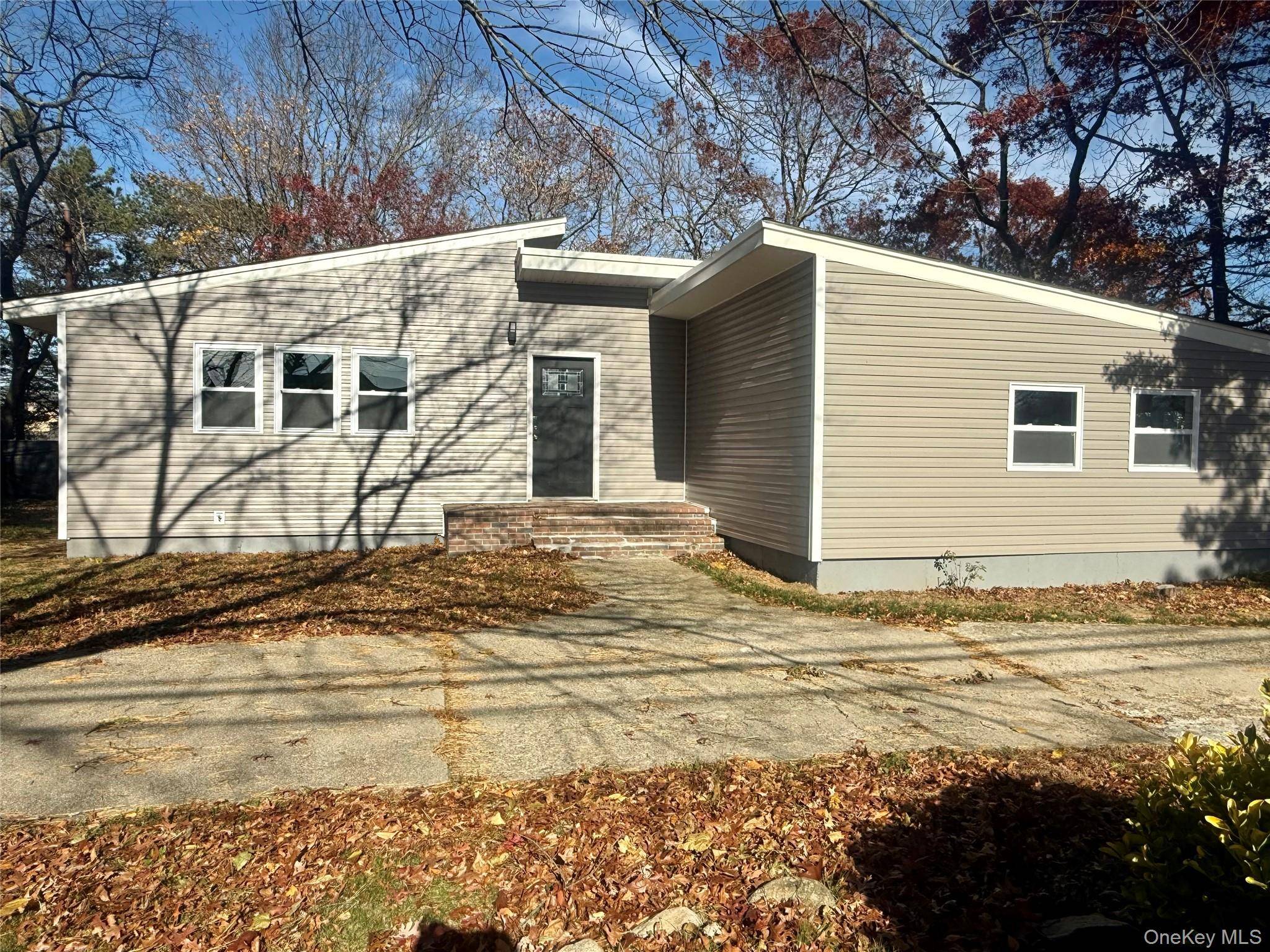 9 Holt ST, Amityville, NY 11701