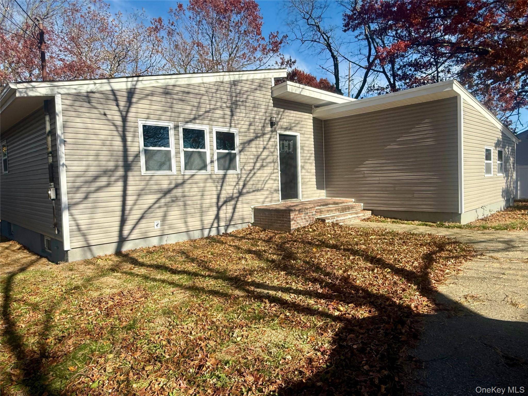 9 Holt ST, Amityville, NY 11701