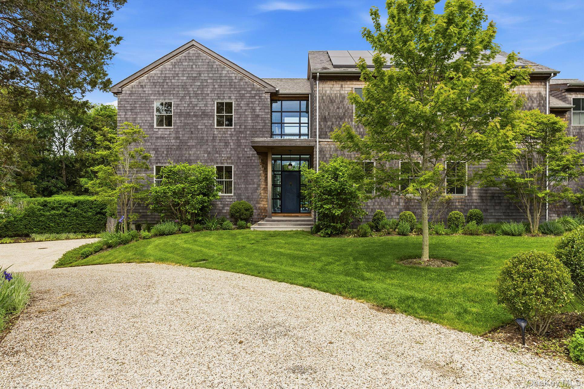 26 Georgian LN, Water Mill, NY 11976
