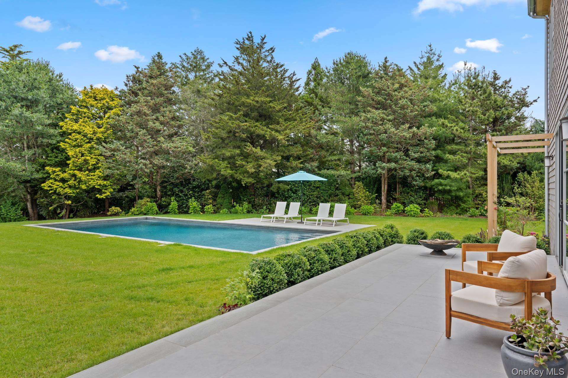 26 Georgian LN, Water Mill, NY 11976