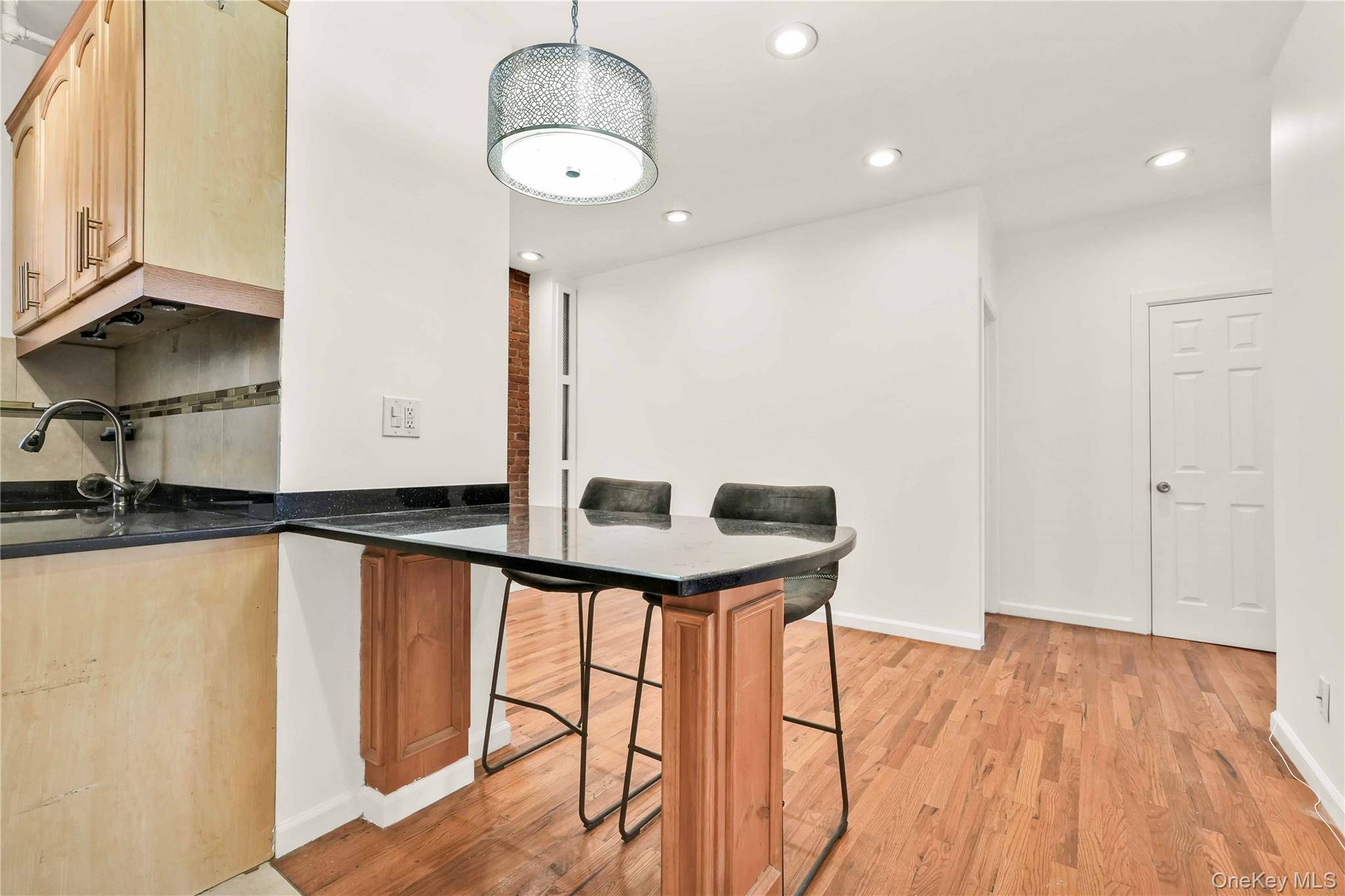 21-28 35th #2A, Astoria, NY 11105