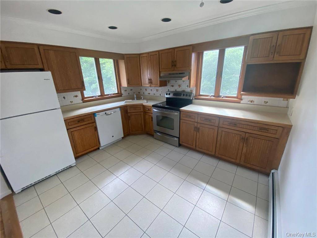 25 Orchard DR, Wappingers Falls, NY 12590