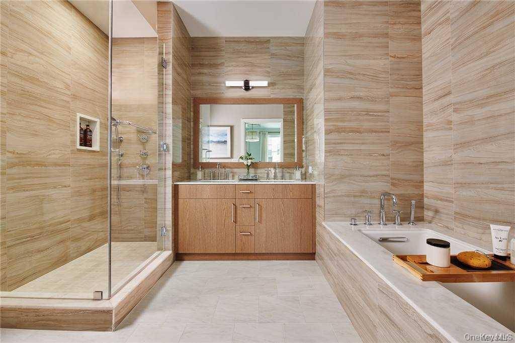 100 Garvies Point RD #1202, Glen Cove, NY 11542