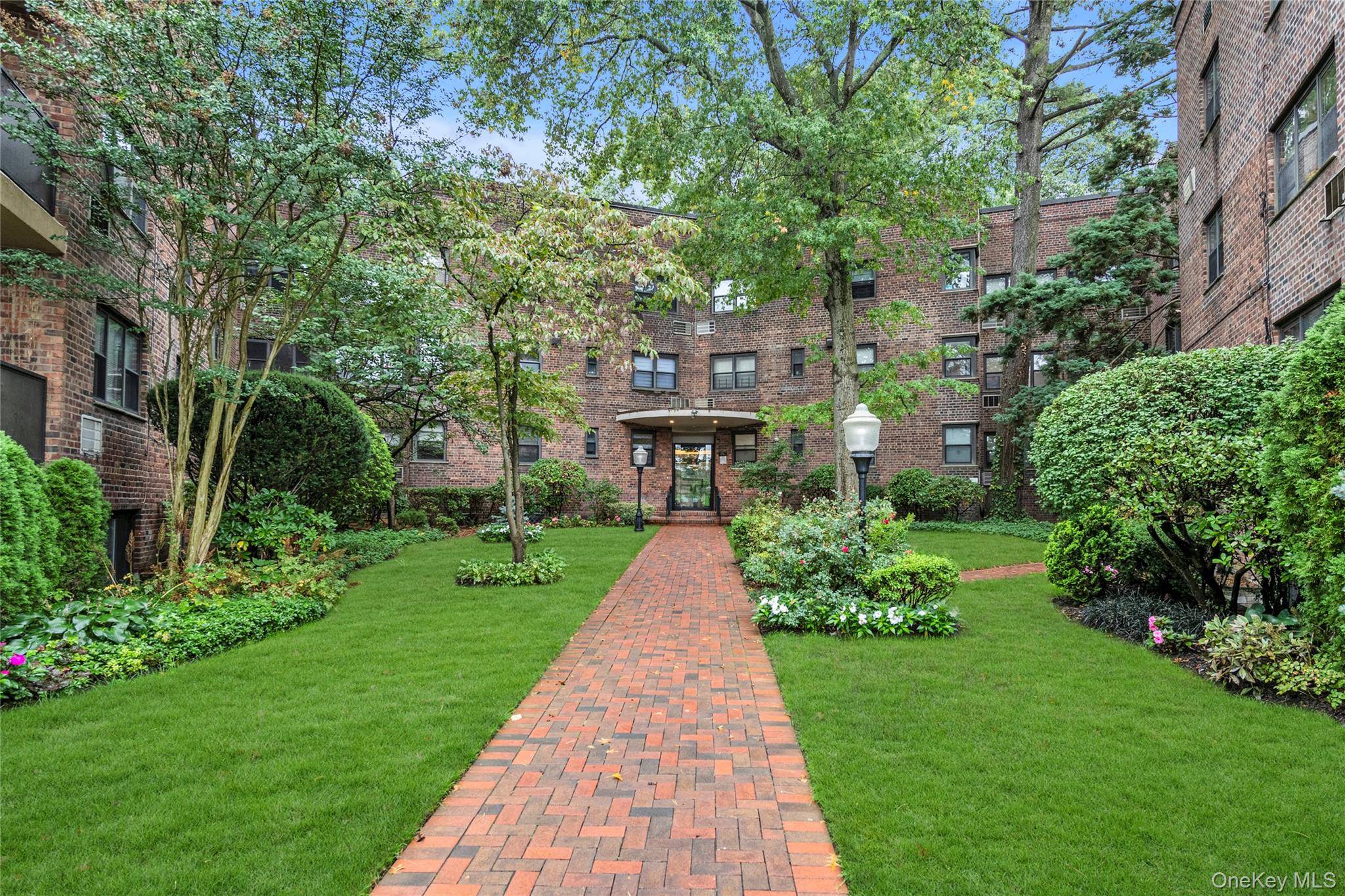 50 Brompton RD #2L, Great Neck, NY 11021