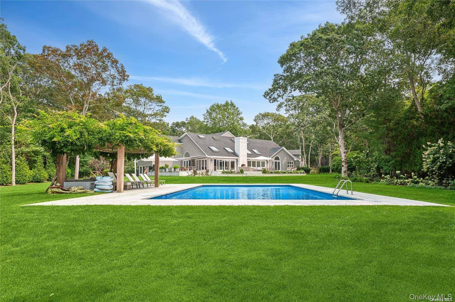 28 Old Meeting House RD, Quogue, NY 11959