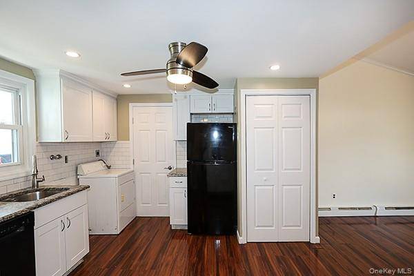 36 Torrey Pine LN, Medford, NY 11763
