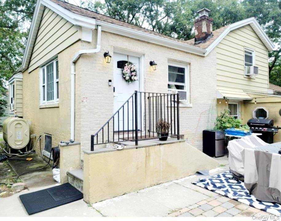 556 Hawkins RD, Selden, NY 11784