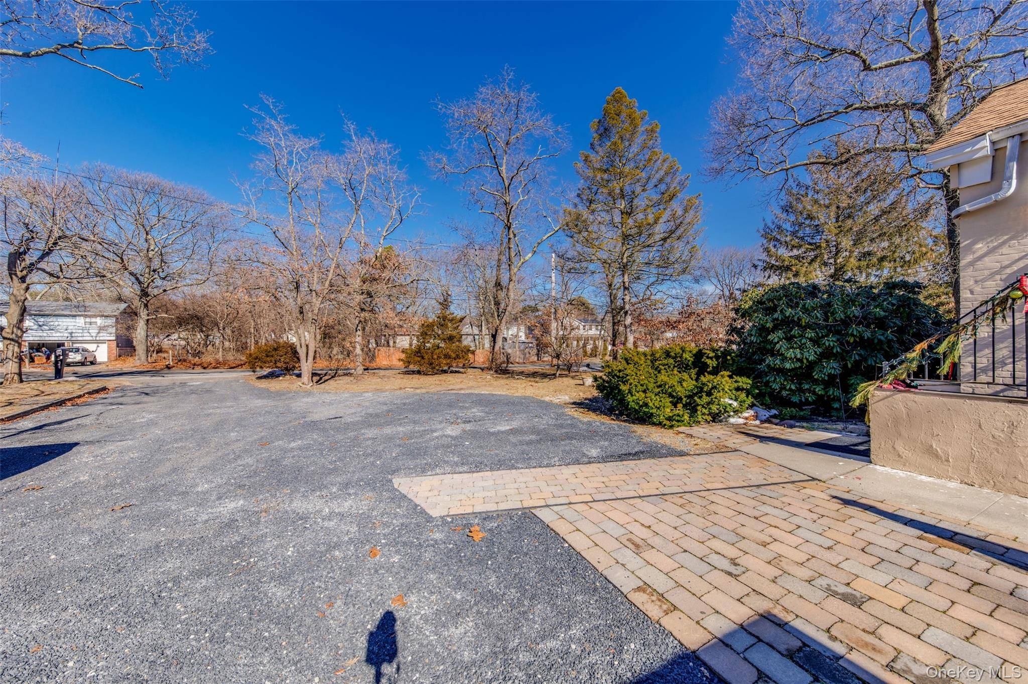556 Hawkins RD, Selden, NY 11784