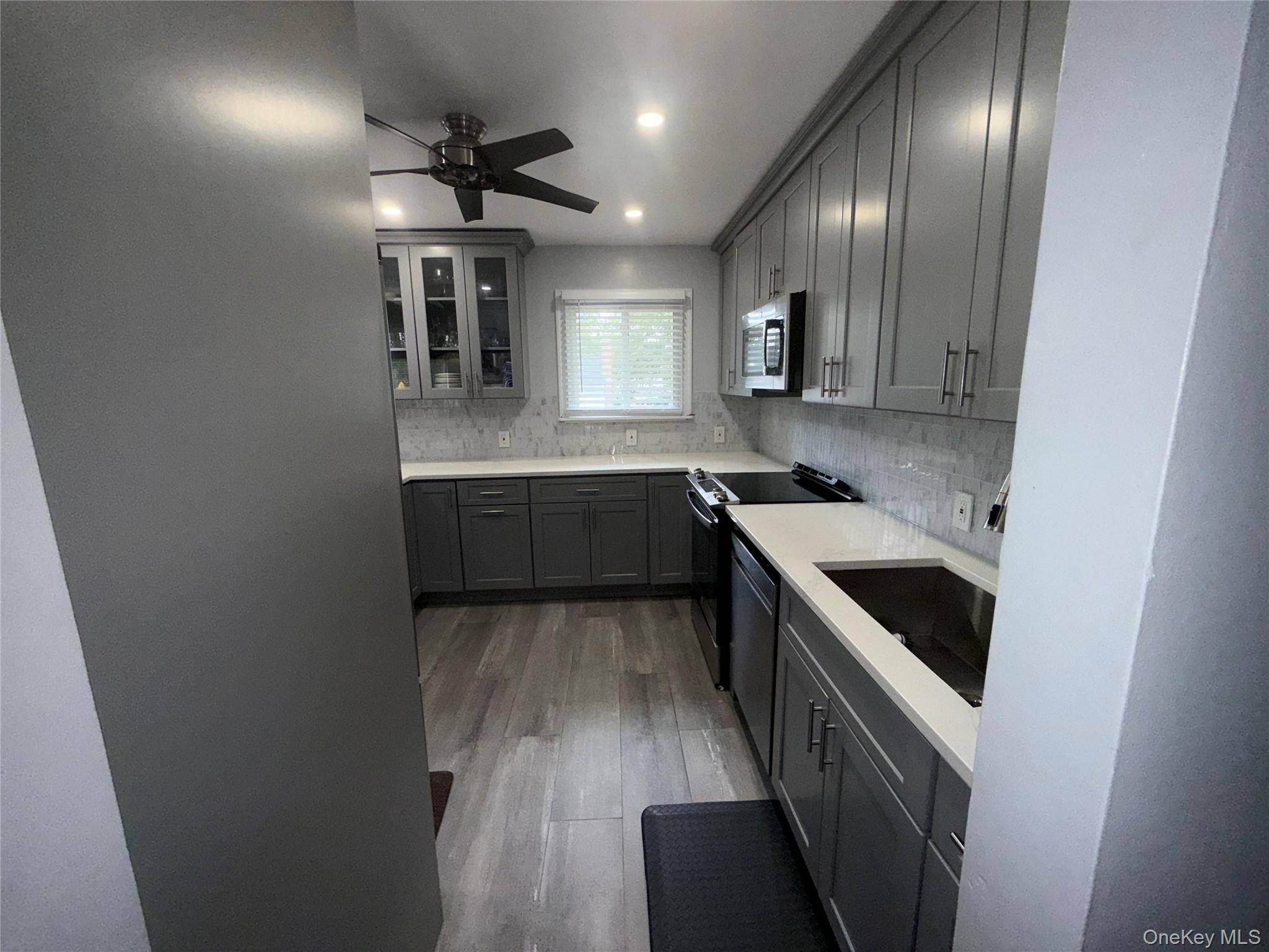 82 Schenectady AVE, West Babylon, NY 11704