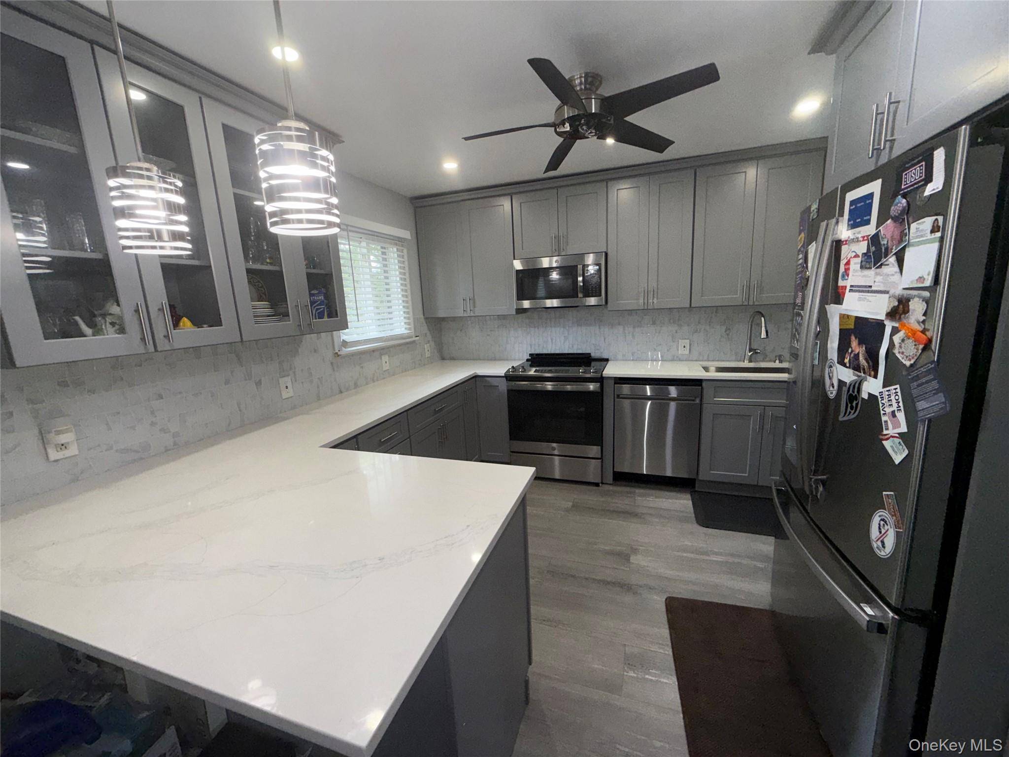 82 Schenectady AVE, West Babylon, NY 11704