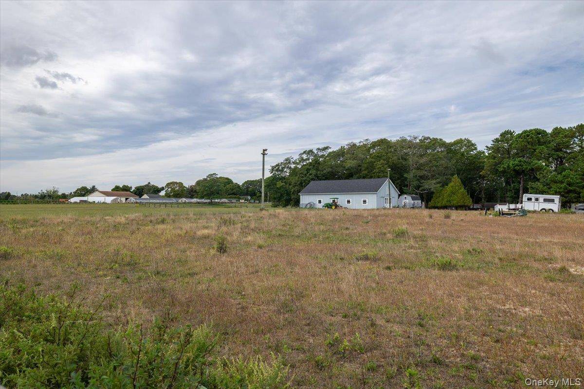 1535 Middle RD, Calverton, NY 11933