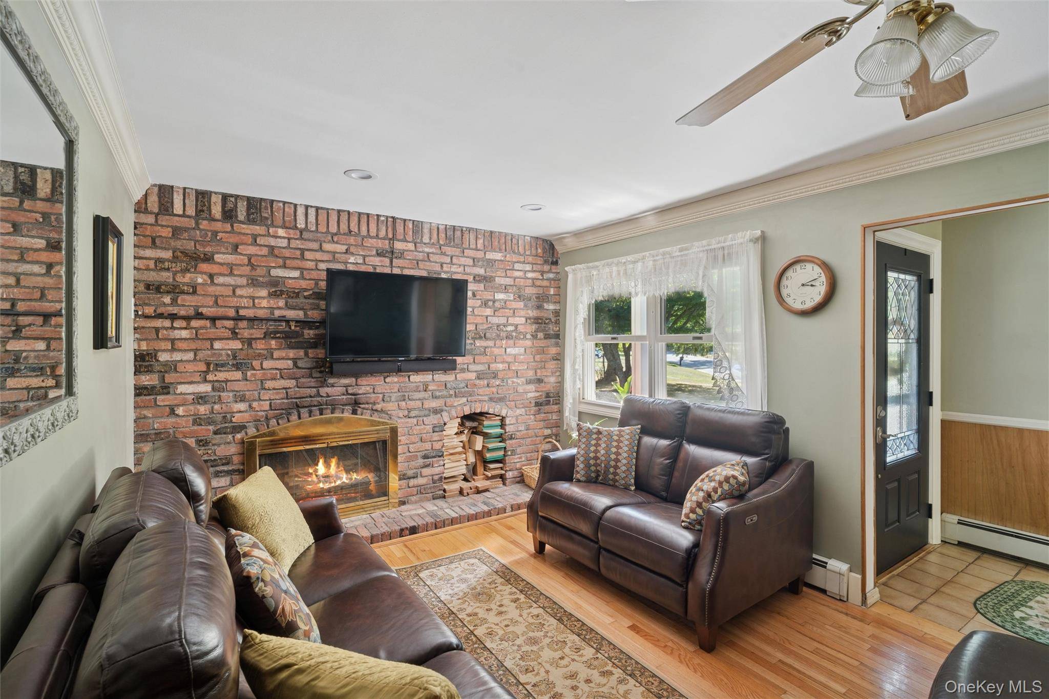 9 Monte LN, Center Moriches, NY 11934