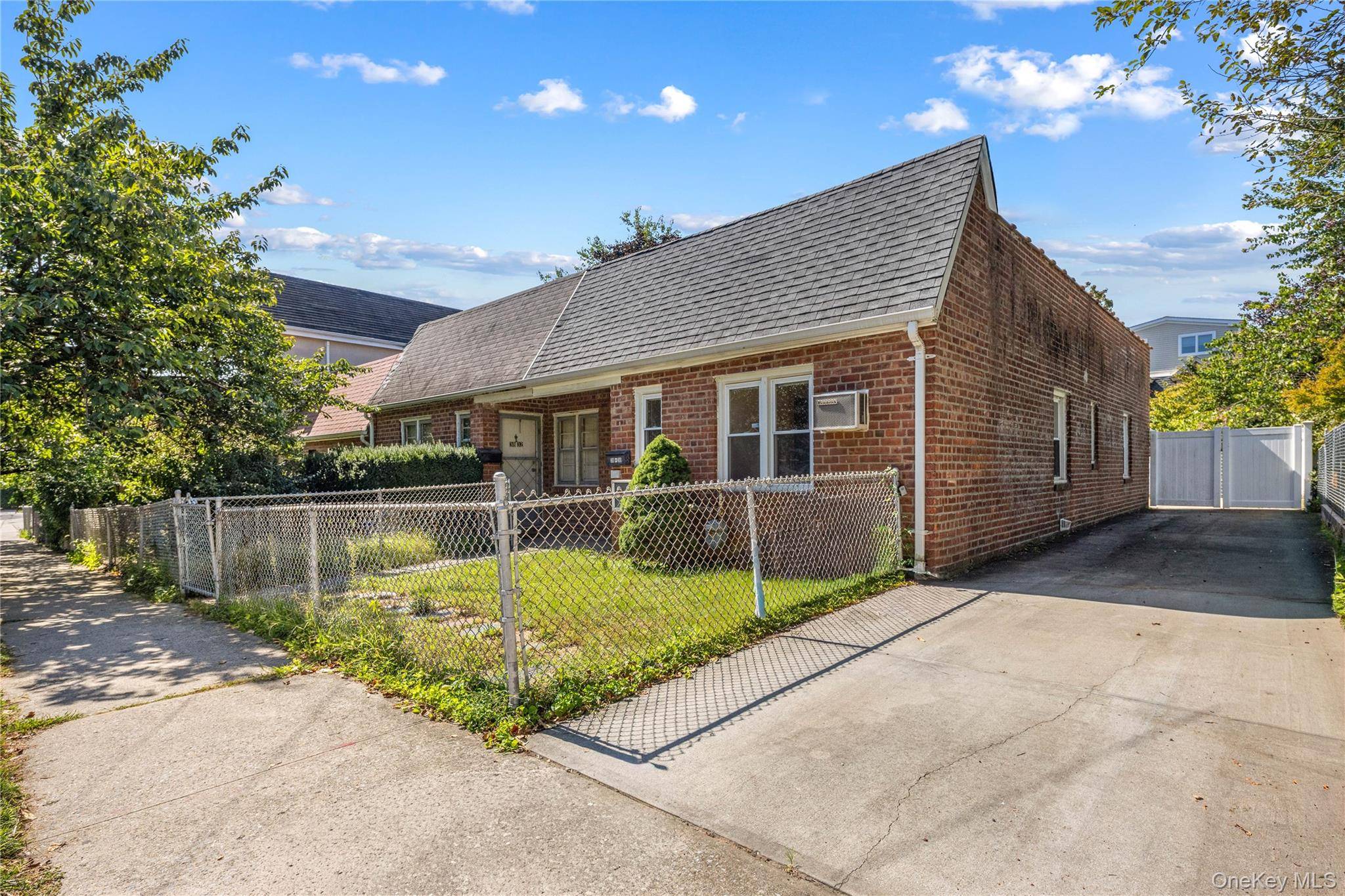 38-30 215th PL, Bayside, NY 11361