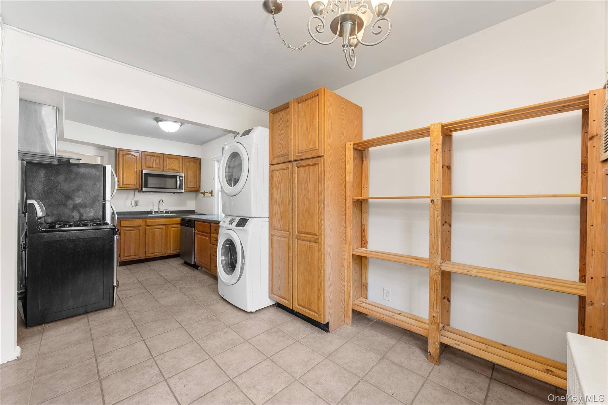 38-30 215th PL, Bayside, NY 11361